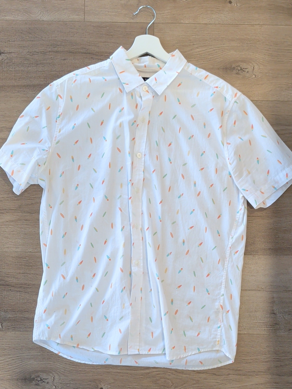 RW&CO. White Short-Sleeve Button-Up Shirt with Pastel Print